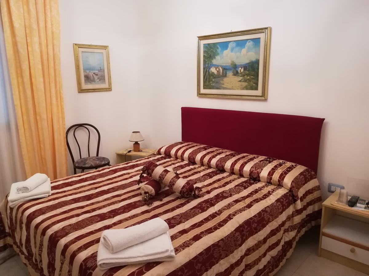 Hotel La Calabrese Isola Di Capo Rizzuto Ngoại thất bức ảnh